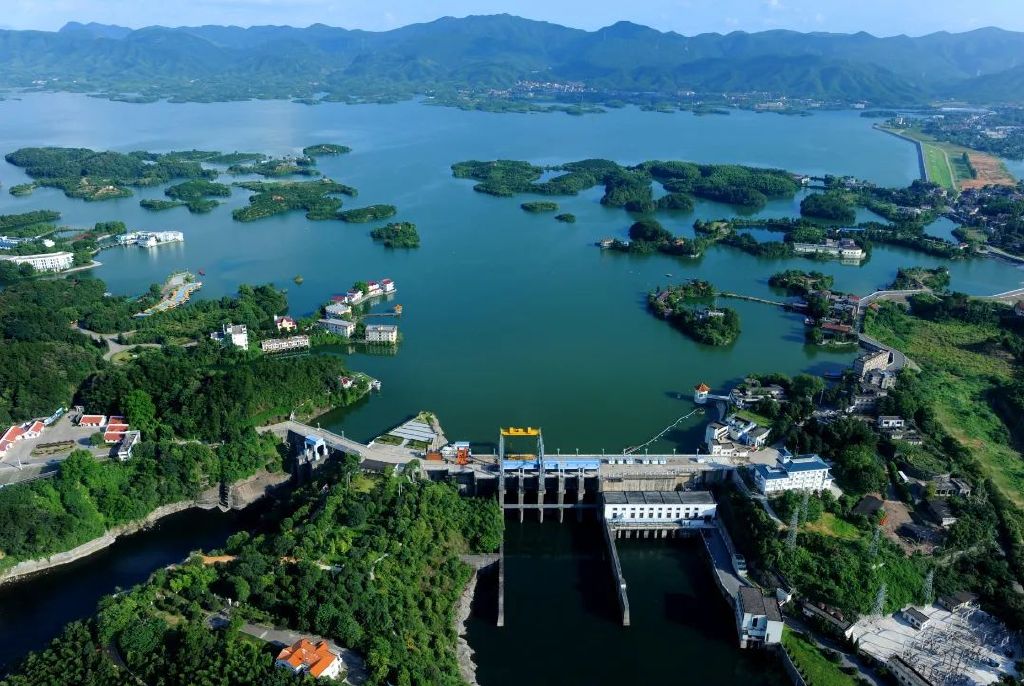 湖北砥砺奋进，彰显中国特色社会主义制度优势